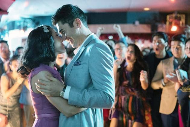 CRAZY RICH ASIANS, from left: Constance Wu, Henry Golding, 2018. ph: Sanja Bucko Warner Bros. Pictures courtesy Everett Collection !ACHTUNG AUFNAHMEDATUM GESCHÃ„TZT! PUBLICATIONXNOTxINxCANxCHNxFRAxITAxJPNxNORxPOLxRUSxESPxUKxUSA Copyright: xWarnerxBros CourtesyxEverettxCollectionx MCDCRRI EC061