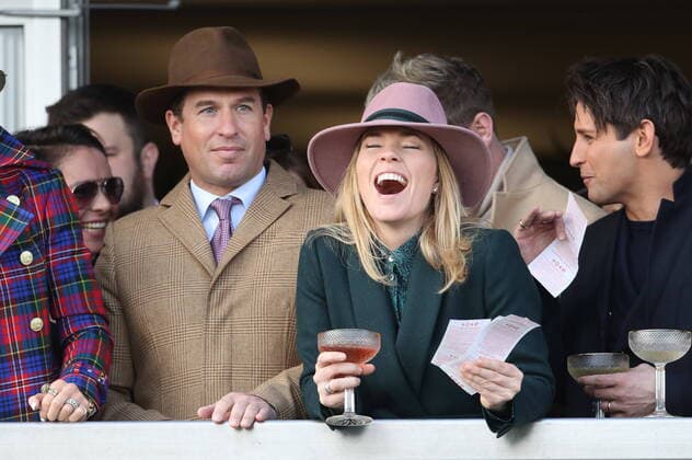 Bilder des Jahres 2020, Entertainment 03 März Entertainment Themen der Woche KW11 Entertainment Bilder des Tages . 13 03 2020. Cheltenham , United Kingdom. Lily Allen , Peter and Autumn Phillips watch the racing on Cheltenham Gold Cup day on the final day of the Cheltenham Festival, United Kingdom  xStephenxLockx xi-Imagesx IIM-20904-0104