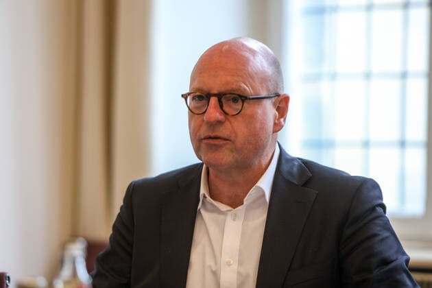 DEU, Deutschland, Nordrhein-Westfalen, Münster, 13.03.2020: Pressekonferenz der Stadt Münster. Im Anschluss an die Sitzung des Krisenstab werden die Maßnahmen der Stadt Münster vorgestellt, um die Gesundheit der Menschen bei steigenden Fallzahlen noch konsequenter zu schützen. Markus Lewe (CDU), Oberbürgermeister der Stadt Münster