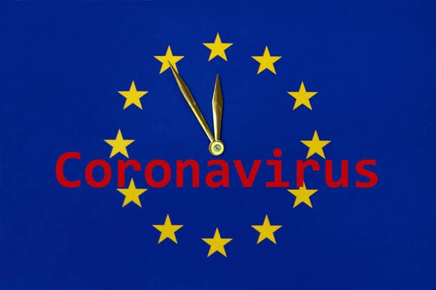 Uhrzeiger 5 vor 12 und Coronavirus Uhrzeiger 5 vor 12 und Coronavirus, 13.03.2020, Borkwalde, Brandenburg, Auf einer EU-Flagge liegen Uhrzeiger mit der symbolischen Zeit von 5 vor 12 und der einmontierte Schriftzug Coronavirus.