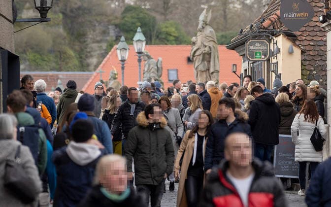Wuerzburg, Alten und Pflegeheime, 14.03.2020, Coronavirus in Bayern Bild: Trotz Appell Sozialkontakte zu meiden volle Strassen und Cafes in Wuerzburg Copyright: HMBxMedia xHeikoxBecker