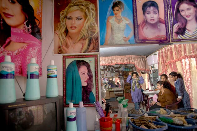 Life in Kabul, Afghanistan AFGHANISTAN, 06.2008, Kabul. Unter den Taliban galten Frauen-Friseursalons als teufliche Orte, kaum besser als ein Bordell. Heute sind sie normal. Under the Taliban women s hair salons were seen as devil s places almost as bad as a brothel. Today they are normal. Â *** Life in Kabul, Afghanistan AFGHANISTAN, 06 2008, Kabul Under the Taliban women s hair salons were considered devilish places, hardly better than a brothel Today they are normal Under the Taliban women s hair salons were seen as devil s places almost as bad as a brothel Today they are normal Â Copyright: MarzenaxHmielewicz EST&OST Jamko08061189