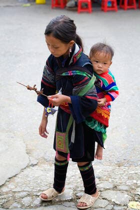 IMAGO Cultures of the world, Schwarze Hmong in Nordvietnam black hmong ethnic girls. Sapa, Lao Cai province, Vietnam. Copyright: xMikelxBilbaoxGorostiagax M-14-24-Vietnam-074
