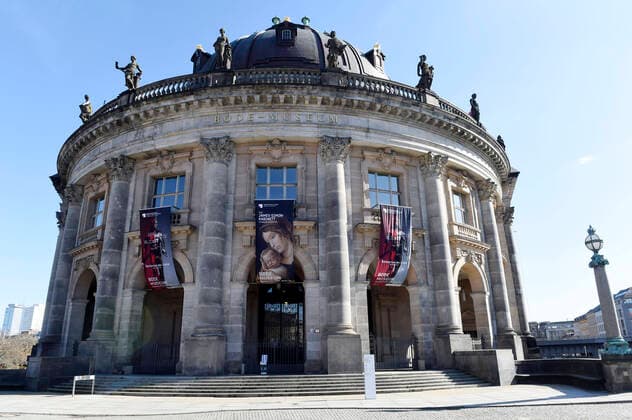 Das Bode-Museum ist geschlossen. Seit Freitag sind die staatlichen Theater-, Opern- und Konzerthäuser komplett geschlossen, genauso wie die Museen, Gedenkstätten und Bibliotheken. Dem Beispiel der staatlichen Kultureinrichtungen folgen auch die meisten private Bühnen. Ab kommender Woche schließen auch Schulen und Kitas. Berlin, 14.03.2020