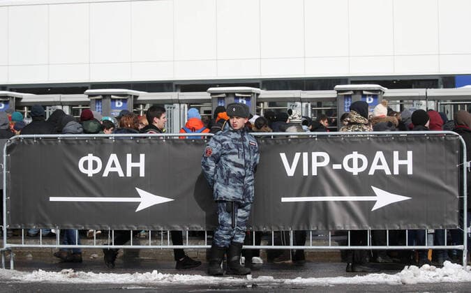 MOSCOW, RUSSIA - MARCH 15, 2020: Fans outside VTB-Arena ahead of a concert by the German-Swedish industrial metal duo Lindemann. The Lindemann duo created by Rammstein vocalist Till Lindemann and Swedish musician Peter Tagtgren, is to give a day and a night concert at the stadium following Moscow Mayor Sergei Sobyanin s decree banning public events with over 5 thousand participants in Moscow due to the coronavirus threat till April 10, 2020. Vyacheslav Prokofyev TASS  TS0D226B