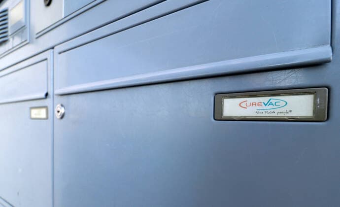 Tuebingen 15.03.2020 Fimenlogo am Briefkasten des Hauptsitz der biopharmazeutisches Unternehmen mit CureVac AG in Tuebingen