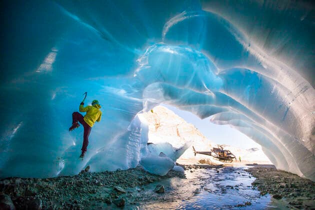 Man ice climbing in ice cave during luxury adventure tour. Vancouver, BC, Canada ,model released, Symbolfoto CR_JDIP200203-284727-01