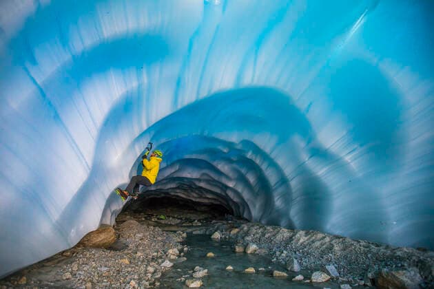 Ice climber climbing in glacial cave near Vancouver. Vancouver, BC, Canada ,model released, Symbolfoto CR_JDIP200203-284751-01