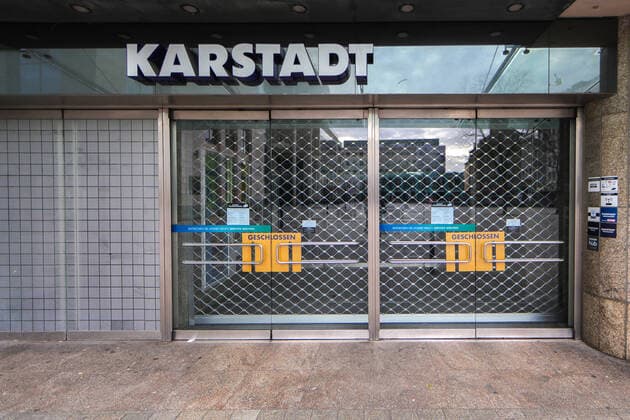 Leere Innenstädte und geschlossene Geschäfte aufgrund der Corona Pandemie.15.03.2020, Symbolfoto - Feature, Leere Innenstadt und verwaiste Fußgängerzone, geschlossene Restaurant und Bars, sowie Einkaufszentrum und Spielplätze in Dortmund (NRW). Dortmund Deutschland xRHR-FOTO DEx