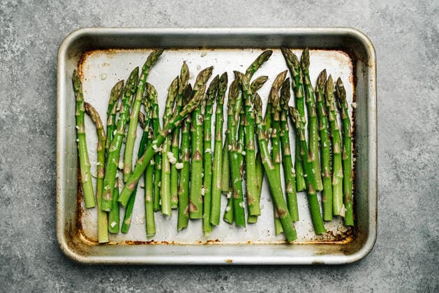 Oiled asparagus on a baking sheet Frederick, MD, United States CR_EEAV200212C-311429-01