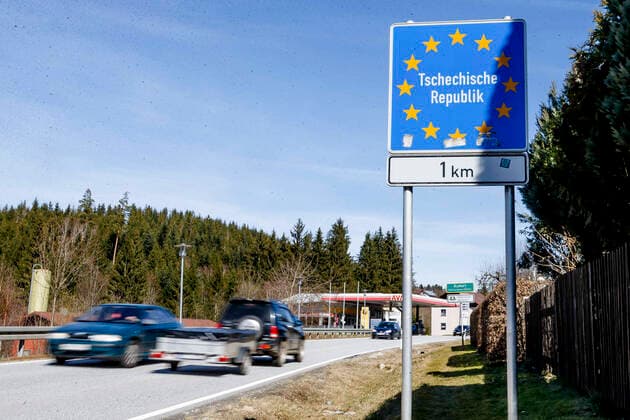Schaerding, Deutschland - 16.03.2020: Kontrollen an der Grenze zwischen Bayerisch Eisenstein und Tschechien wegen dem coronavirus COVID-19 am 16. März 2020 in Schaerding. Schaerding Grenze Bavaria Germany eu-images-01048-223019