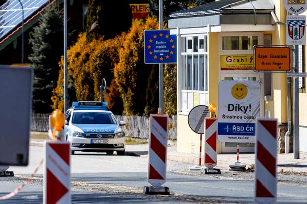Schaerding, Deutschland - 16.03.2020: Kontrollen an der Grenze zwischen Bayerisch Eisenstein und Tschechien wegen dem coronavirus COVID-19 am 16. März 2020 in Schaerding. Schaerding Grenze Bavaria Germany eu-images-01048-223029