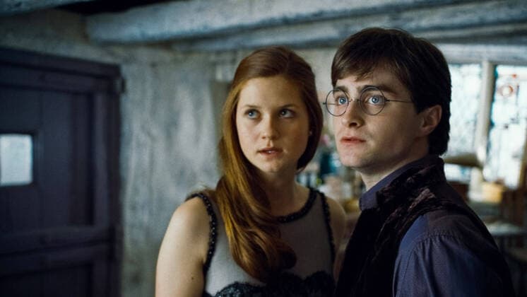 HARRY POTTER AND THE DEATHLY HALLOWS: PART 1, from left: Bonnie Wright, Daniel Radcliffe, 2010. 2010 Warner Bros. Ent. Harry Potter publishing rights J.K.R. Harry Potter characters, names and related indicia are trademarks of and Warner Bros. Ent. All rights reserved. Courtesy Everett Collection Warner Bros Courtesy Everett Collection !ACHTUNG AUFNAHMEDATUM GESCHÃ„TZT! PUBLICATIONXNOTxINxCANxCHNxFRAxITAxJPNxNORxPOLxRUSxESPxUKxUSA Copyright: xWarnerxBros CourtesyxEverettxCollectionx MCDHAP2 EC241