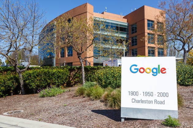 IMAGO History, 250 Jahre USA, Digitales Zeitalter: Entwicklung des Internets und Aufstieg von Silicon Valley Google headquarter headquarters HQ Zentrale Firmensitz Firma Silicon Valley Googleplex Mountain View Mountain View, California 10. April 2019: Google headquarter headquarters HQ Zentrale Firmensitz Firma Silicon Valley Googleplex Mountain View, Vereinigte Staaten. *** Google headquarters headquarters HQ headquarters company Silicon Valley Googleplex Mountain View Mountain View, California 10 April 2019 Google headquarters headquarters HQ headquarters company Silicon Valley Googleplex Mountain View, United States