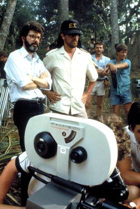73. Berlinale, Steven Spielberg erhÃ¤lt den Goldenen EhrenbÃ¤ren fÃ¼r sein Lebenswerk Producer George Lucas, director Steven Spielberg on the set of INDIANA JONES AND THE TEMPLE OF DOOM, 1984, (c) Paramount courtesy Everett Collection Paramount Courtesy Everett Collection !ACHTUNG AUFNAHMEDATUM GESCHÃ„TZT! PUBLICATIONXNOTxINxCANxCHNxFRAxITAxJPNxNORxPOLxRUSxESPxUKxUSA Copyright: xParamount CourtesyxEverettxCollectionx MCDINJO EC007