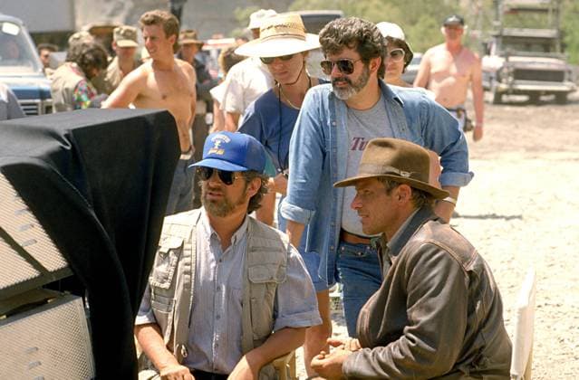 Director Steven Spielberg, producer George Lucas, Harrison Ford on the set of INDIANA JONES AND THE LAST CRUSADE, 1989, (c) Paramount courtesy Everett Collection Paramount Courtesy Everett Collection !ACHTUNG AUFNAHMEDATUM GESCHÃ„TZT! PUBLICATIONXNOTxINxCANxCHNxFRAxITAxJPNxNORxPOLxRUSxESPxUKxUSA Copyright: xParamount CourtesyxEverettxCollectionx MCDINJO EC014
