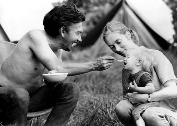 JANE S JOURNEY, Jane Goodall (right), circa 1960s, 2010. Animal Planet Courtesy Everett Collection Animal Planet Courtesy Everett Collection !ACHTUNG AUFNAHMEDATUM GESCHÃ„TZT! PUBLICATIONXNOTxINxCANxCHNxFRAxITAxJPNxNORxPOLxRUSxESPxUKxUSA Copyright: xCourtesyxEverettxCollectionx MCDJAJO EC018