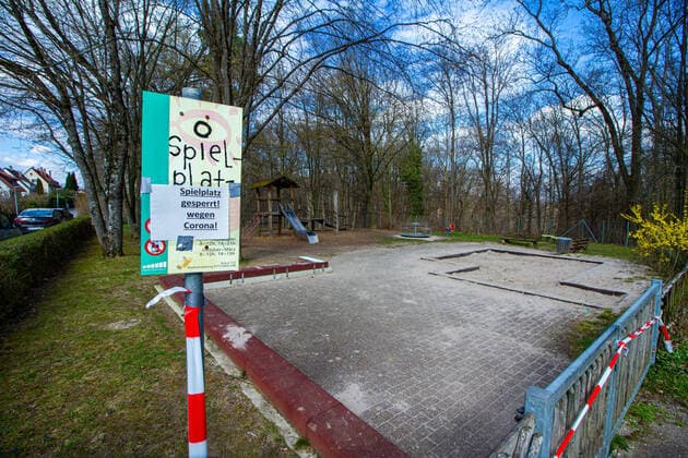 Kindergarten und Spielplätze in Baden-Württemberg geschlossen - Impressionen von geschlossenen Kindergärten und Spielplätzen in Ostfildern-Ruit Kindergarten und Spielplätze in Baden-Württemberg geschlossen aufgrund des Coronavirus. Impressionen vom geschlossenem Brünnelesberg Kindergarten und neben an liegendem Spielplatz am Brünnelesberg in Ostfildern Ruit. , 73760 Ostfildern, Deutschland Copyright: 7aktuell.dex xMaxxRühle