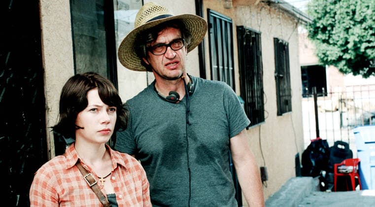 Wim Wenders, 75. Geburtstag am 14. August LAND OF PLENTY, (aka TERRE D ABONDANCE), Michelle Williams, director Wim Wenders, on set, 2004. IFC Films courtesy Everett Collection IFC Films Courtesy Everett Collection !ACHTUNG AUFNAHMEDATUM GESCHÃ„TZT! PUBLICATIONXNOTxINxCANxCHNxFRAxITAxJPNxNORxPOLxRUSxESPxUKxUSA Copyright: xIFCxFilms CourtesyxEverettxCollectionx MCDLAOF EC120