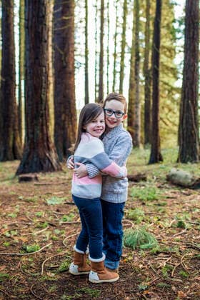 Brother and sister hugging in the forest. Surrey, BC, Canada ,model released, Symbolfoto CR_JDIP200224B-310164-01