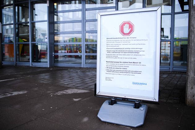 200318 Besökförbud pa Karolinska Huddinge med anledning av spridningen av Covid-19 den 18 mars 2020 i Stockholm. Copyright: SIMONxHASTEGARD 47078930st