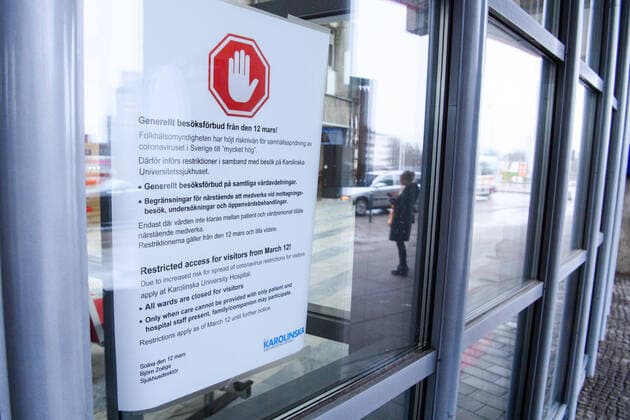 200318 Besökförbud pa Karolinska Huddinge med anledning av spridningen av Covid-19 den 18 mars 2020 i Stockholm. Copyright: SIMONxHASTEGARD 47078932st