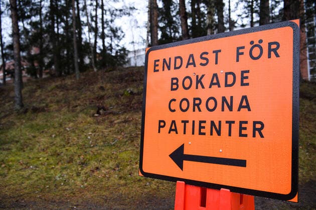 200318 Skylt för Corona patienter pa Karolinska Huddinge med anledning av spridningen av Covid-19 den 18 mars 2020 i Stockholm. Copyright: SIMONxHASTEGARD 47078933st