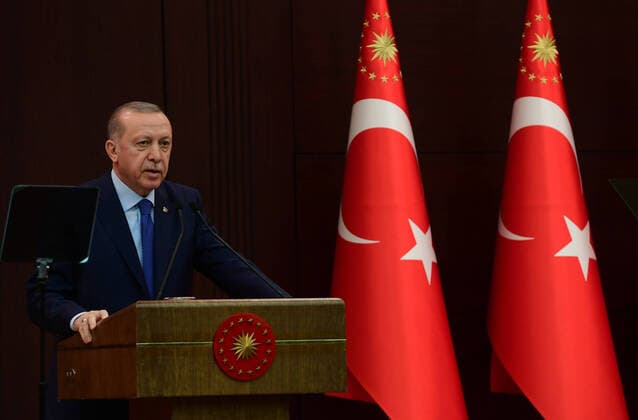 Bilder des Jahres 2020, News 03 März News Bilder des Tages Turkish President Recep Tayyip Erdogan speaks at a press conference in Ankara, Turkey on March 18, 2020. Erdogan advised Turks not to leave home unless necessary for three weeks and to minimize social contact until the threat of coronavirus recedes, but did not instruct people to stay away from work. President Tayyip Erdogan said Turkey would postpone debt payments and reduce tax burdens in various sectors under a 100 billion lira ($15.4 billion) package to support the economy and lessen the impact of the coronavirus pandemic. ( Copyright: DepoxPhotos 16700620