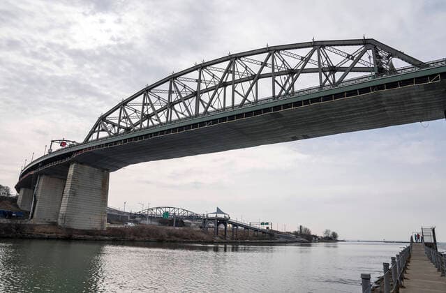 March 18, 2020, Buffalo, New York, USA: The USA and Canada have closed the border to all non-essential travel becuase of Covid-19. The 5,500 mile border has been closed by mutual agreement between the two governments. The Peace Bridge between Buffalo, NY and Fort Erie, Ontario had 5,105,882 bridge crossings in 2019. . March 18, 2020. Buffalo, NY. Buffalo USA - ZUMAb175 20200318_znp_b175_005 Copyright: xBrendanxBannonx