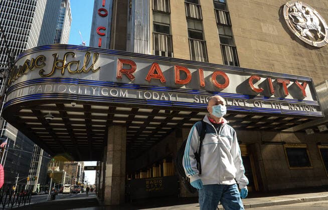 March 18, 2020, New York Manhattan, USA: Masked man walking across the empty 6av and the close Radio City Music Hall. Empty NYC streets reflect new coronavirus reality. 03 18 20 New York Manhattan 6AV. . New York Manhattan USA - ZUMAs252 20200318_znp_s252_012 Copyright: xMarcusxSantosx