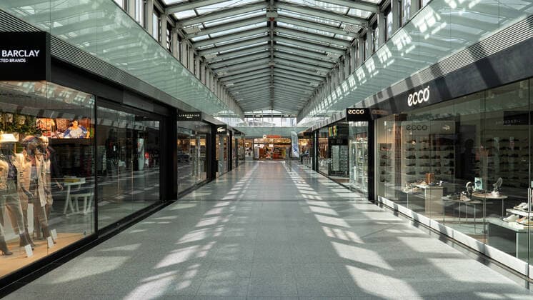 18.03.2020 Rathaus Galerien, Innsbruck, Tirol, Austria durch die Folgen des Corona Virus, Covid-19, überwiegend leerer öffentlicher Raum Auswirkungen in der Stadt geschlossene Geschäfte leere Einkaufspassage leeres Einkaufszentrum