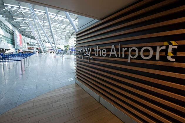 Ein leerer Check-In Bereich im Terminal auf dem Flughafen Duesseldorf, wegen des Coronavirus sind nur wenige Passagiere unterwegs, Flughafen Duesseldorf,18.03.2020.