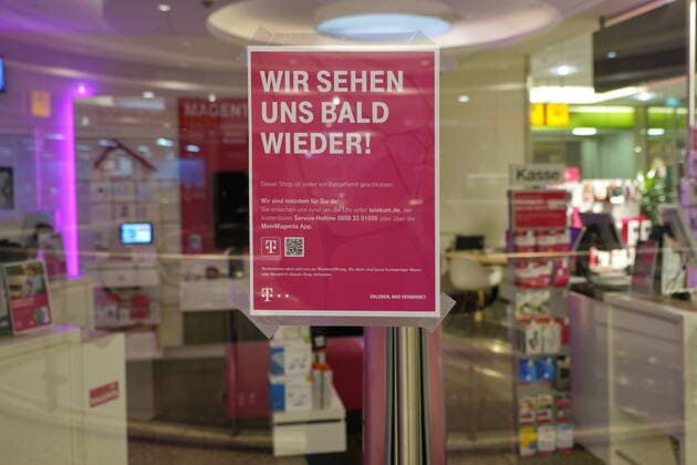 93 Telekom Shop geschlossen, GESCHLOSSENE GESELLSCHAFT , Ring Center, Berlin, 18.03.2020 , wegen des Coronavirus, Stillstand im oeffentlichen Leben wegen der Atemwegserkrankung, COVID-19, wird durch das Virus SARS-CoV-2 ausgeloest und heisst jetzt COVID-19-Epidemie, Pandemie, Berlin Deutschland, germany Copyright: xPOP-EYE ChristianxBehringx POP-EYE_CoronaKrise_15001425