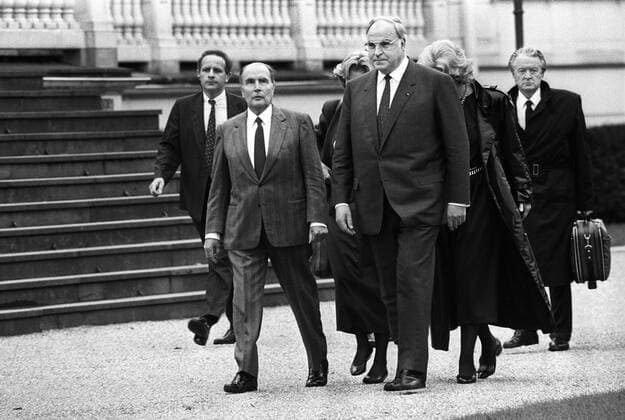 Deutschland, Bonn, 27.10.1989. Archiv-Nr.: 10-33-21 Deutsch-Französische Konsultationen Foto: Bundeskanzler Helmut Kohl und Francois Mitterrand, Staatspraesident Deutsch-Französische Konsultationen