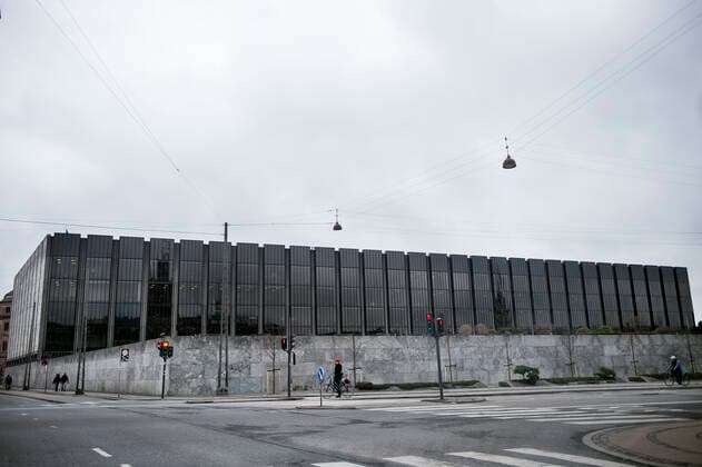 Architektur von Arne Jacobsen (ARKIV) Nationalbanken udefra onsdag den 14 marts 2018. Den danske nationalbank har med virkning fra fredag valgt at haeve renten under coronakrisen. Det skriver Ritzau, torsdag den 19. marts 2020.. , Copenhagen Denmark *** ARCHIVE Danmarks Nationalbank from Wednesday, March 14, 2018 With effect from Friday, the Danish National Bank has decided to raise interest rates during the corona crisis.,  Copyright: Scanpix LiselottexSabroex cop121 spdk20200319-180144-A