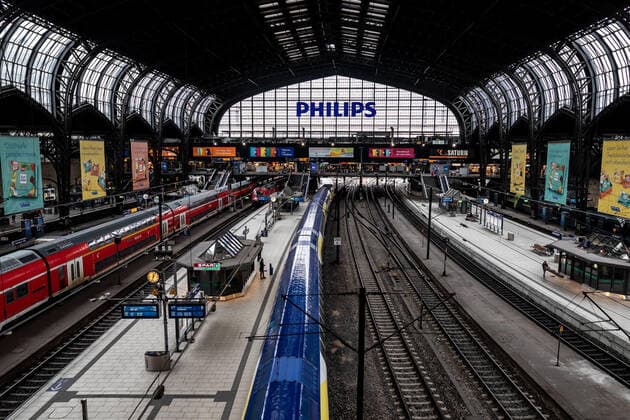 Hamburg, 18. März 2020 - Nahezu leere Bahnsteige zur Mittagszeit im Hamburger Hauptbahnhof