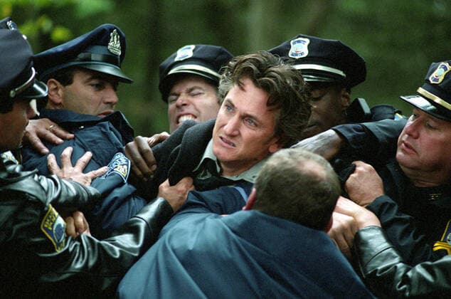 MYSTIC RIVER, Sean Penn, 2003, (c) Warner Brothers courtesy Everett Collection Warner Bros Courtesy Everett Collection !ACHTUNG AUFNAHMEDATUM GESCHÃ„TZT! PUBLICATIONXNOTxINxCANxCHNxFRAxITAxJPNxNORxPOLxRUSxESPxUKxUSA Copyright: xWarnerxBros CourtesyxEverettxCollectionx MCDMYRI EC006