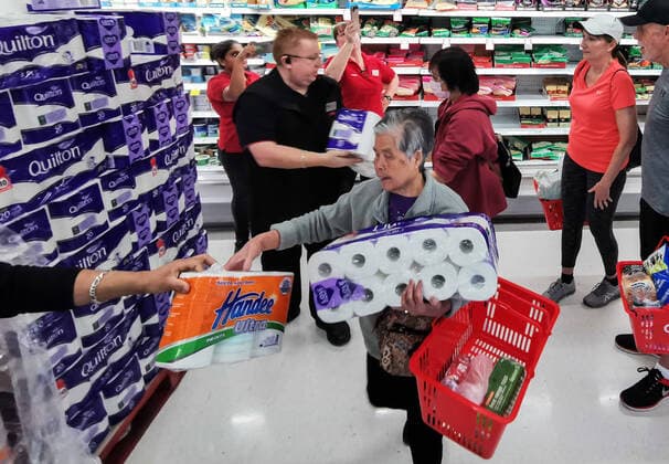 COLES EPPING TOILET PAPER QUEUE, People receiving toilet paper, paper towel and pasta at Coles Supermarket, Epping in Sydney, Friday, March 20, 2020. Supermarkets have been struggling to keep up with demand for products such as toilet paper in recent days, as panic buying as a result of the Covid-19 pandemic has resulted in people purchasing far more than usual. Supermarkets have put in place limits on the quantity people can purchase of many everyday items. ( NO ARCHIVING, EDITORIAL USE ONLY, NO USE IN BOOKS WITHOUT CONSENT SYDNEY NSW AUSTRALIA  Copyright: xJAMESxGOURLEYx 20200320001458258891