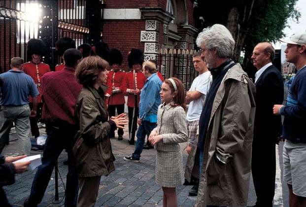 THE PARENT TRAP, director Nancy Meyers, Lindsay Lohan, screenwriter Charles Shyer on set, 1998, (c) Walt Disney courtesy Everett Collection Walt Disney Co. Courtesy Everett Collection !ACHTUNG AUFNAHMEDATUM GESCHÃ„TZT! PUBLICATIONXNOTxINxCANxCHNxFRAxITAxJPNxNORxPOLxRUSxESPxUKxUSA Copyright: xWaltxDisneyxCo. CourtesyxEverettxCollectionx MCDPATR EC005