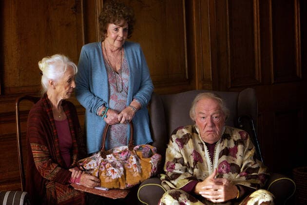 QUARTET, l-r: Patricia Loveland, Pauline Collins, Michael Gambon, 2012, ph: Kerry Brown Weinstein Company courtesy Everett Collection Weinstein Company Courtesy Everett Collection !ACHTUNG AUFNAHMEDATUM GESCHÃ„TZT! PUBLICATIONXNOTxINxCANxCHNxFRAxITAxJPNxNORxPOLxRUSxESPxUKxUSA Copyright: xWeinsteinxCompany CourtesyxEverettxCollectionx MCDQUAR EC079