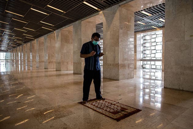 March 20, 2020, Ceintral Jakarta, Jakarta, Indonesia: Jakarta, Indonesia, 20 March 2020 : Condition at Istiqlal Mosque the biggest mosque in south east asia as there is no friday pray, changing to only zuhur pray without so many people attend. Indonesia Ulama Councill declared an emergency situation due to corona virus spreading, for two weeks friday pray at mosque cancelled in all over Indonesia. Ceintral Jakarta Indonesia - ZUMAh128 20200320_zap_h128_005 Copyright: xDonalxHusnix
