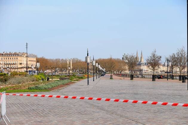 quai richelieu NEWS : Crise sanitaire mondiale et la pandemie du Coronavirus Covid19 en France - Bordeaux - 20 03 2020 MarcdeTienda Panoramic 