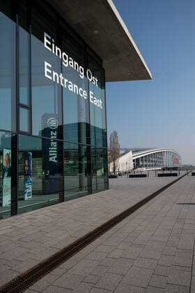 Coronavirus-COVID-19 Flughafen Stuttgart und Messe Stuttgart unter dem Einfluss der Pandemie. Das Gelände und die Terminals sind verweist. Ebenso kommen nur sehr wenige Flüge in Stuttgart an. Stuttgart Mitte Baden-Württemberg Deutschland Copyright: xLeif-HendrikxPiechowskix
