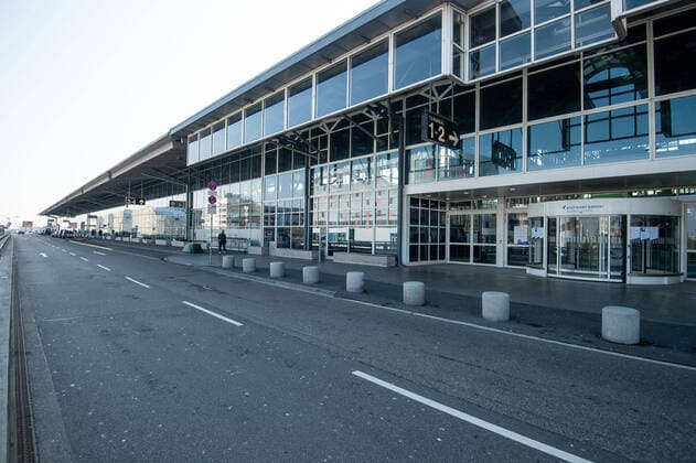 Coronavirus-COVID-19 Flughafen Stuttgart und Messe Stuttgart unter dem Einfluss der Pandemie. Das Gelände und die Terminals sind verweist. Ebenso kommen nur sehr wenige Flüge in Stuttgart an. Stuttgart Mitte Baden-Württemberg Deutschland Copyright: xLeif-HendrikxPiechowskix