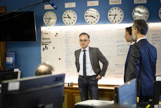 Bundesaussenminister Heiko Maas, SPD, besucht das Krisenreaktionszentrum im Auswaertigen Amt. Hier wird die Rueckholaktion deutscher Staatsbuerger aus dem Ausland organisiert. Berlin. 20.03.2020 Berlin Deutschland