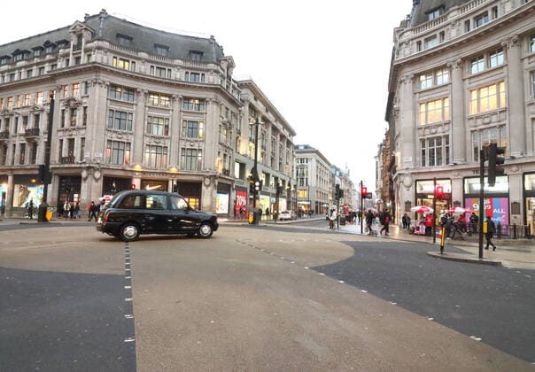 Empty Streets of London - coronavirus outbreak 2020 London, UK. Oxford Circus. Large empty spaces where tourists usually gather and deserted streets around landmarks due to the threat of a further spread of coronavirus -COVID-19 . London 19th March 2020 LMK73-J6378-200320 