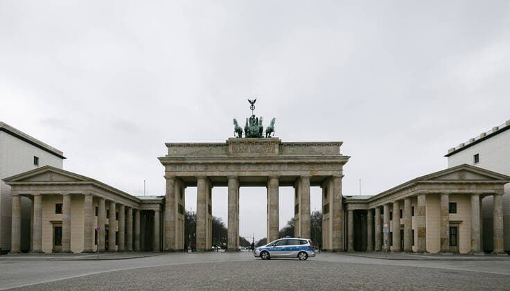 Das Brandenburger Tor Menschenleer in Berlin. 20.03.2020. Berlin Deutschland