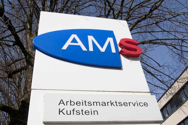 AUT, 2020-03-20: THEMENBILD CORONAVIRUS - DAS ARBEITSMARKTSERVICE (AMS) IM HOCHBETRIEB UND WUENSCHT SICH ONLINE-MELDUNGEN ;