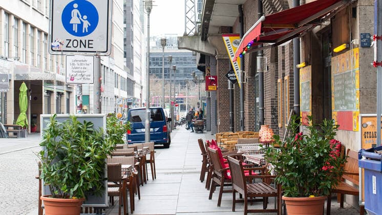 Berlin GER, Berlin, Leere Strasse - Cafe, 20.03.2020 Leeres Cafe - Imbiss, Copyright: xUwexKoch Eibner-Pressefotox EP_UKH