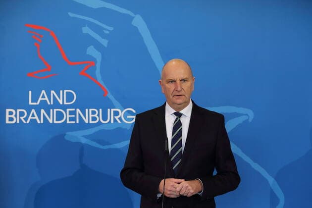 Ministerpräsident Dietmar Woidke (SPD) spricht während einer Pressekonferenz zur aktuellen Lage beim Coronavirus, Staatskanzlei, Potsdam, 20. März 2020. Brandenburg PK Coronavirus